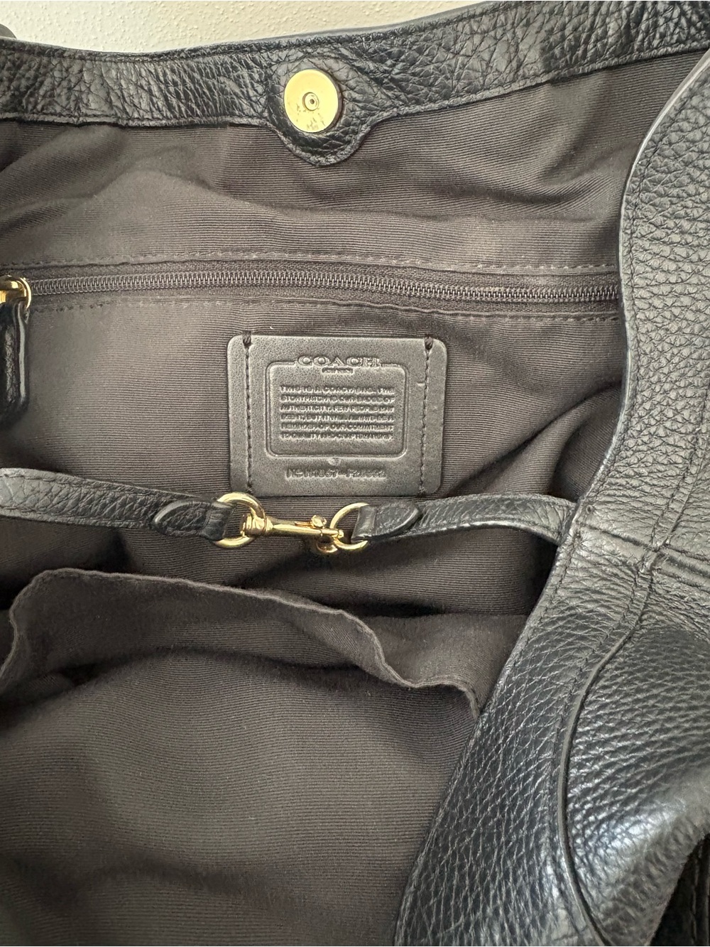 Coach Black Pebbled Leather Shoulder Bag with Gold Hardware - Picture 6 of 8